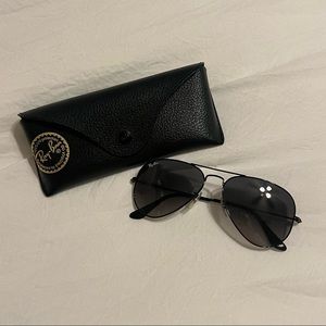 Black Ray-Ban Aviator